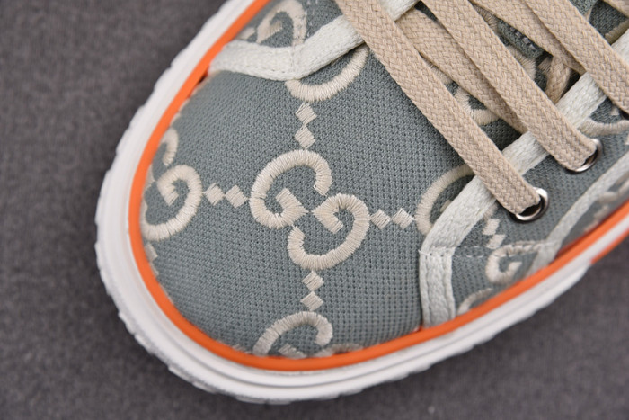 G*u*i* trainer sneaker92