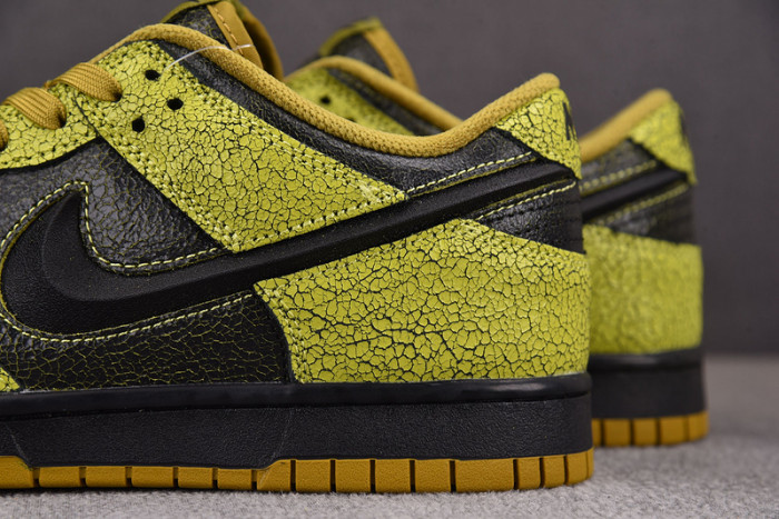 Nike Dunk Low QS Halloween Skull HV6103-300