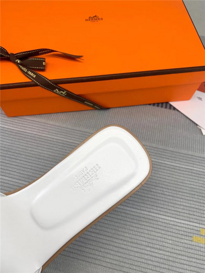 herme* sandal34