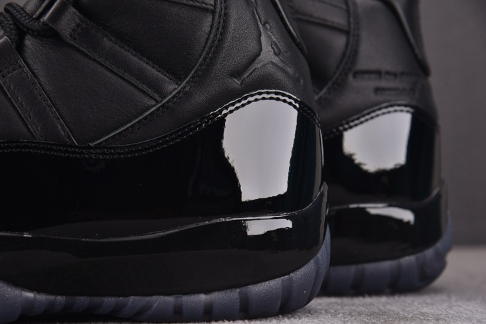 Comme des Garcons Homme Plus Air Jordan 11 IV7639-001