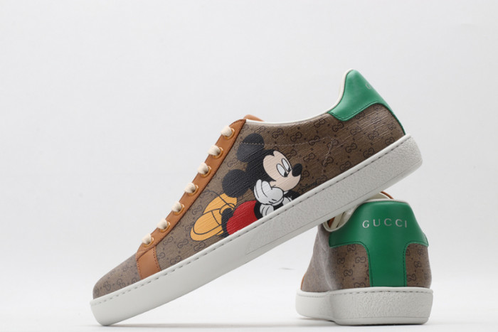 G*u*i* trainer sneaker52