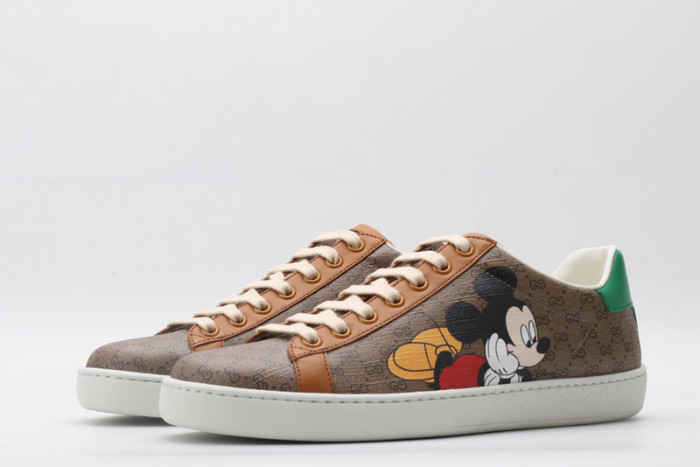 G*u*i* trainer sneaker52