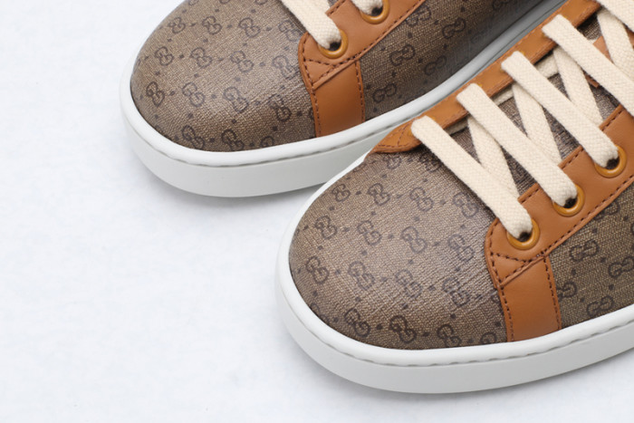 G*u*i* trainer sneaker52