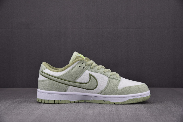 nike dunk low se fleece pack honeydew dq7579-300
