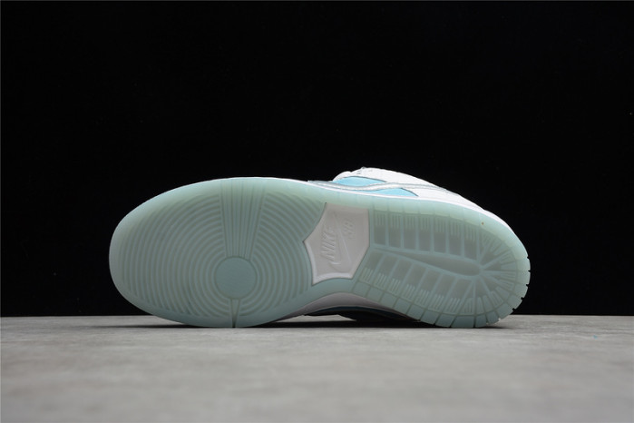 how the ftc x nike sb dunk low looks on-feet dh7687-400