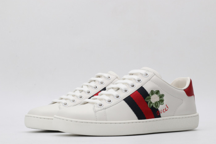 G*u*i* trainer sneaker44