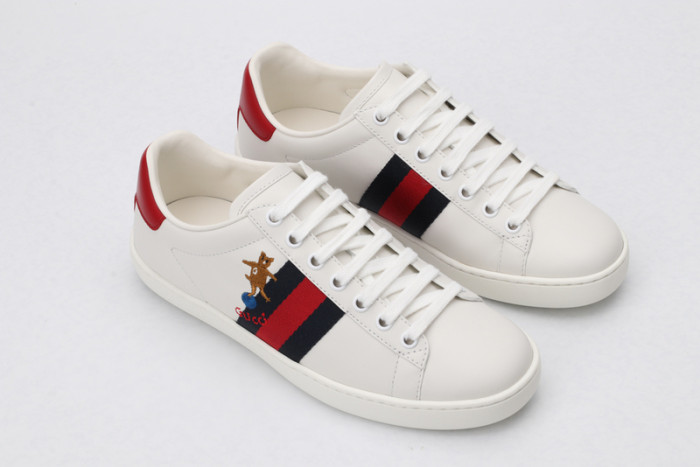 G*u*i* trainer sneaker44