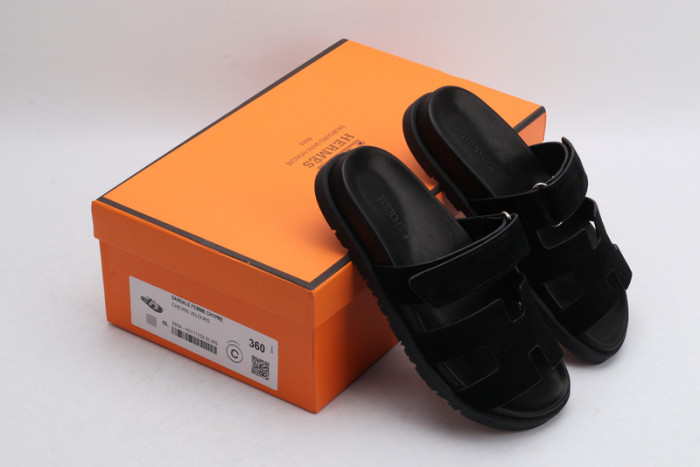 herme* sandal16