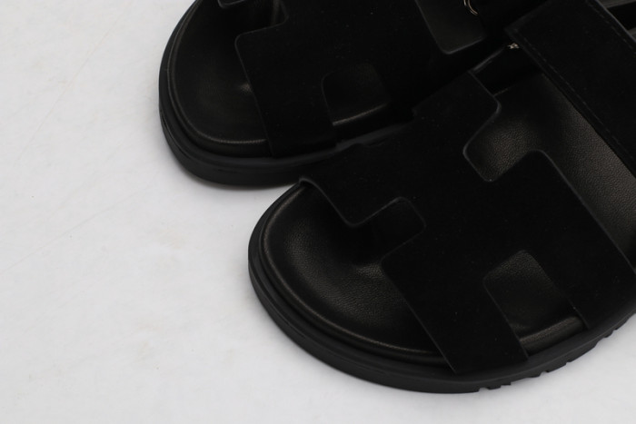 herme* sandal16