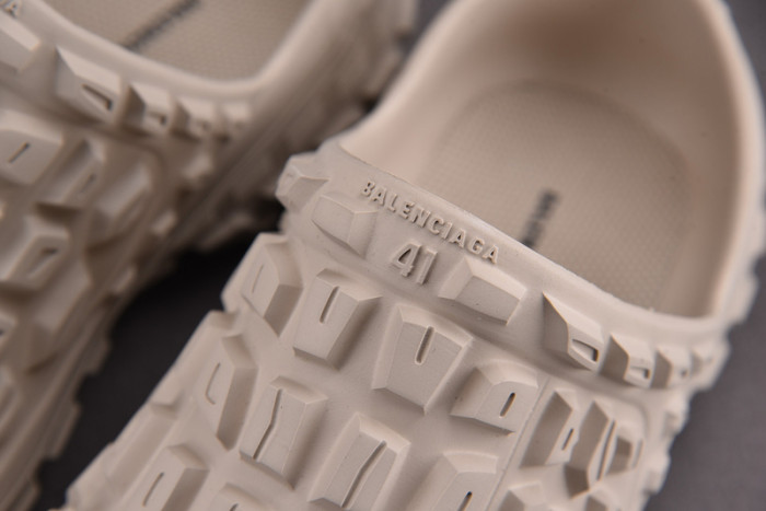 balenciag* sandal 42