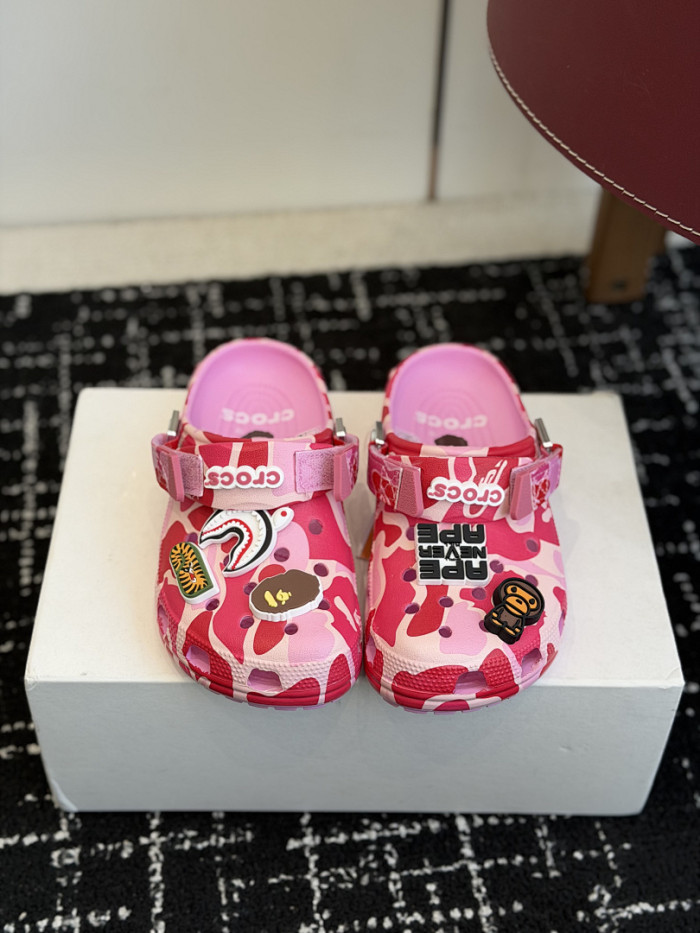 BAPE × Crocs 04