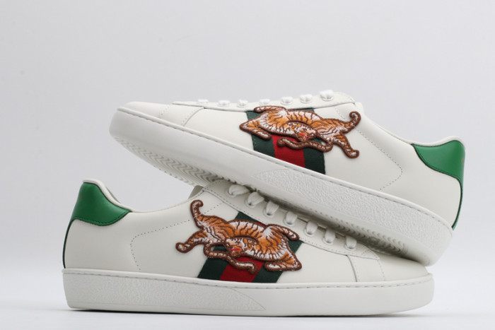 G*u*i* trainer sneaker61