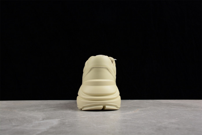 G*u*i* trainer sneaker90