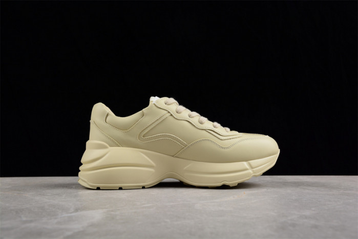 G*u*i* trainer sneaker90