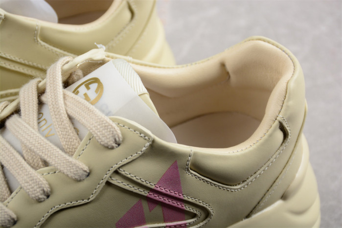 G*u*i* trainer sneaker90