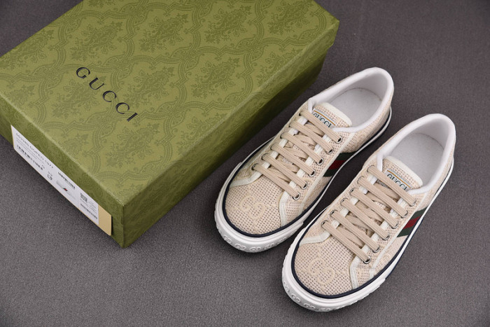 G*u*i* trainer sneaker97