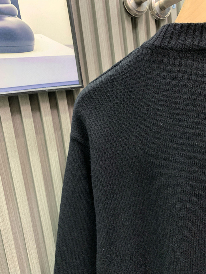 Balenciag* sweater8