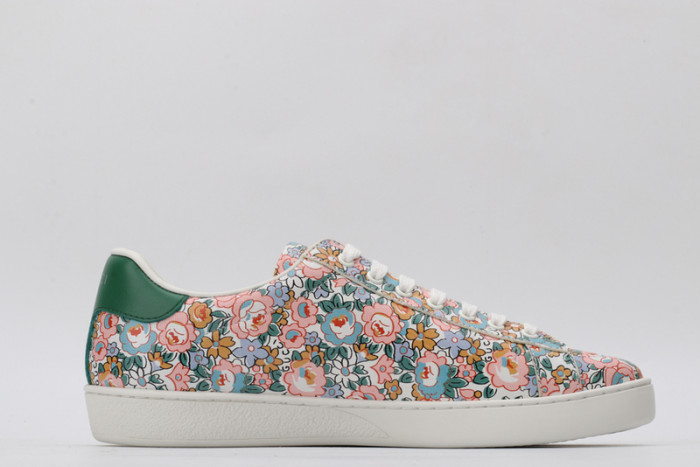 G*u*i* trainer sneaker69