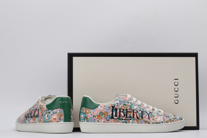 G*u*i* trainer sneaker69