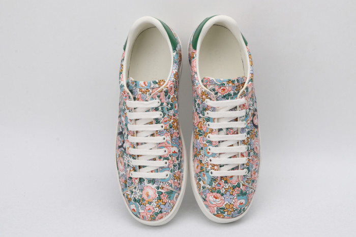 G*u*i* trainer sneaker69