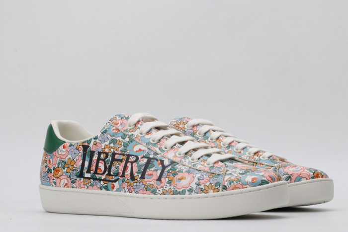 G*u*i* trainer sneaker69