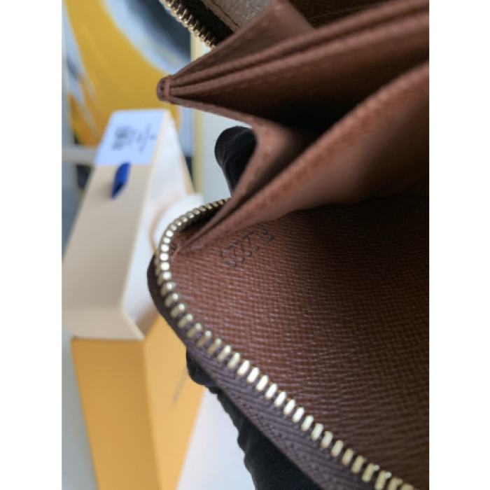 L&V WALLET11