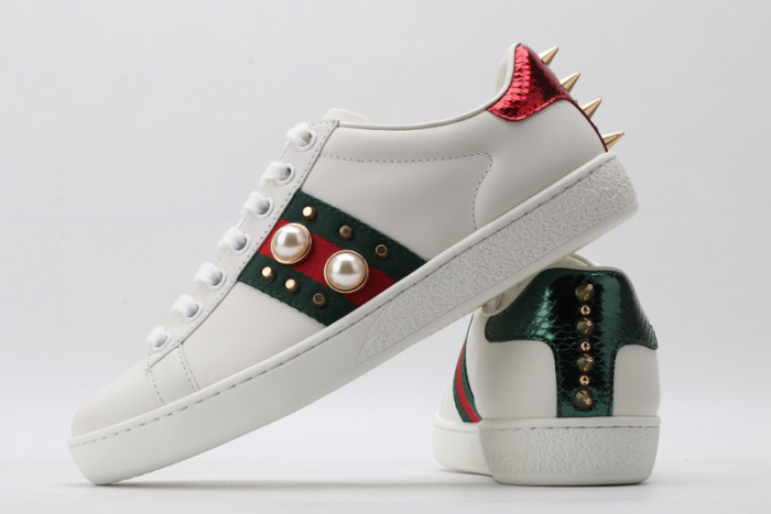 G*u*i* trainer sneaker54
