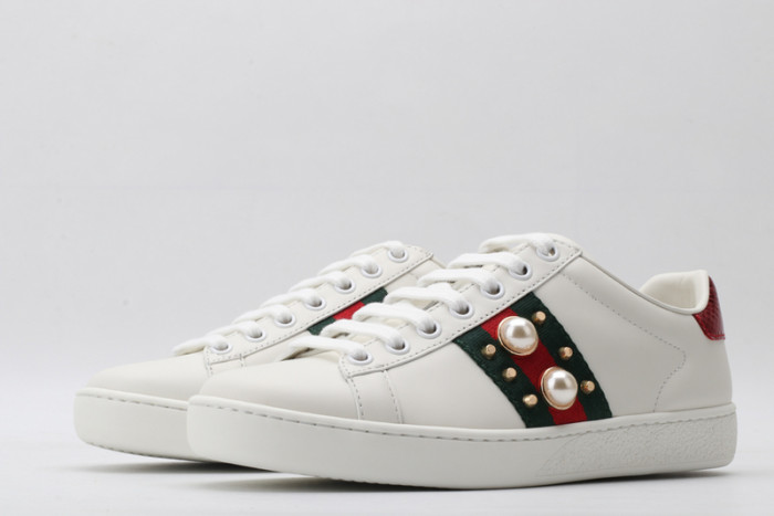 G*u*i* trainer sneaker54