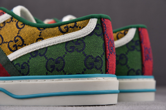 G*u*i* trainer sneaker96