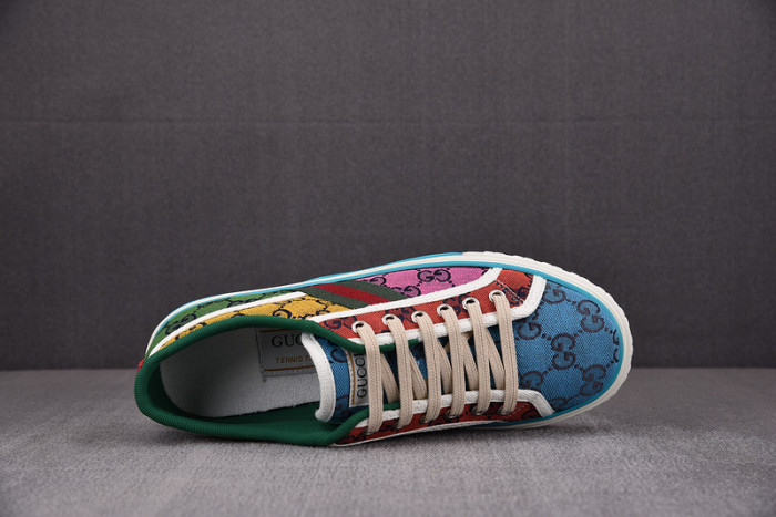 G*u*i* trainer sneaker96