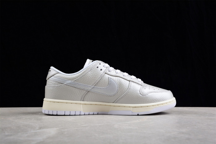 nike dunk low metallic silver dx3197-095