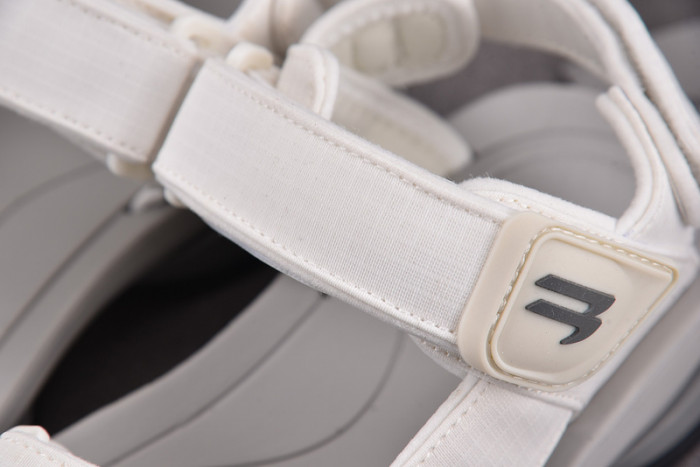 balenciag* sandal 38