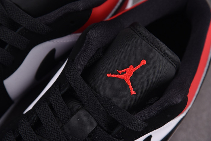 Jordan 1 Low SE Black Toe (2025) IB8971-106