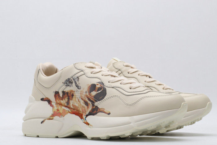 G*u*i* trainer sneaker32
