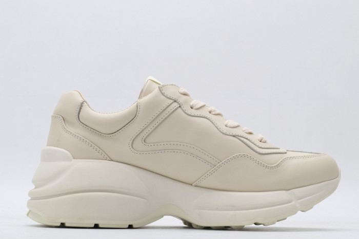 G*u*i* trainer sneaker32