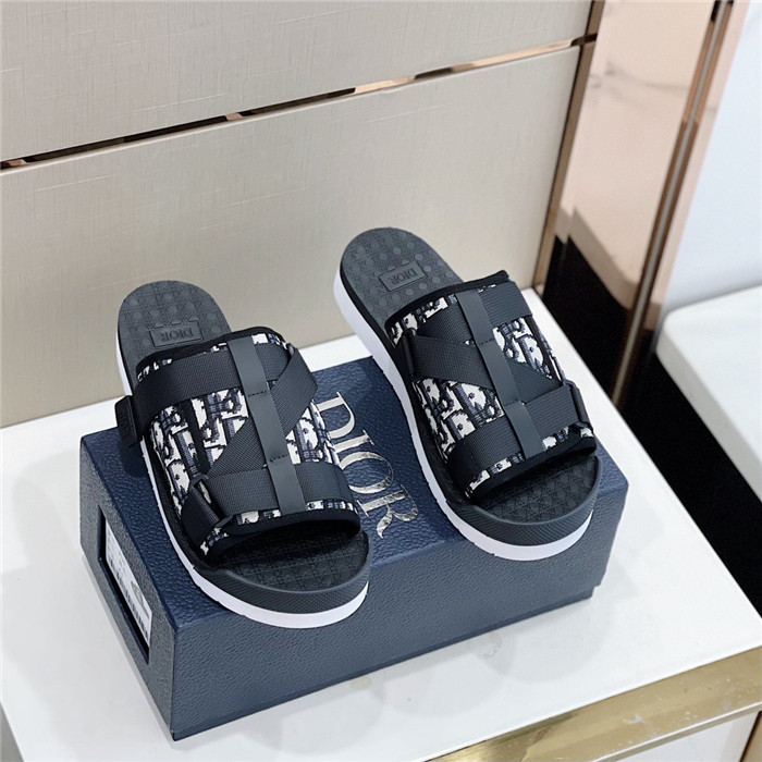 dio*r sandal 25