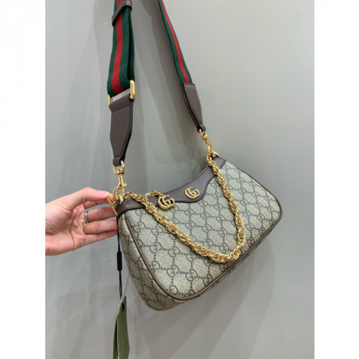 G*u*i bag7