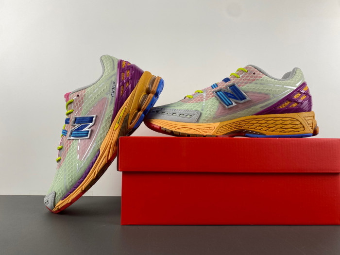 NEW BALANCE 1906R NB000051