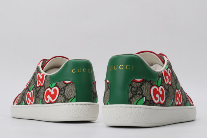 G*u*i* trainer sneaker45