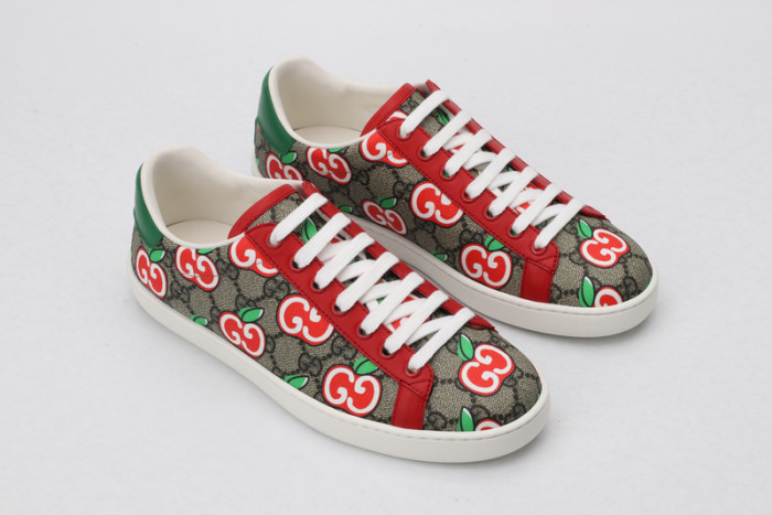G*u*i* trainer sneaker45