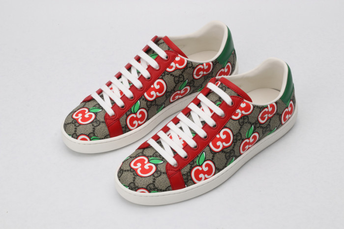 G*u*i* trainer sneaker45